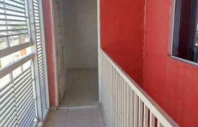 Imagem: A casa possui 1 Dormitório, 1 Banheiro, 1 Vaga na garagem