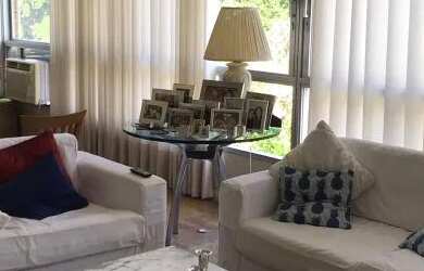 Imagem: O apartamento possui 4 Dormitórios, 2 Banheiros, 1 Vaga na