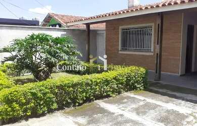 Imagem: A casa possui 3 Dormitórios, 3 Banheiros, 4 Vagas na garagem