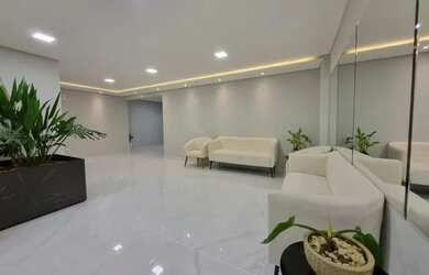 Imagem: O apartamento possui 3 Dormitórios, 1 Banheiro, 1 Vaga na garagem