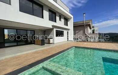 Imagem: A casa em condomínio possui 4 Dormitórios, 5 Banheiros, 4