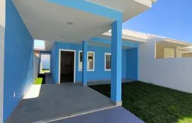 Imagem: A casa possui 3 Dormitórios, 2 Banheiros, 2 Vagas na garagem