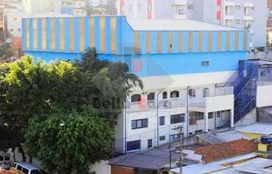 Imagem: O depósito possui 4 Vagas na garagem, 1.951m² de Área e