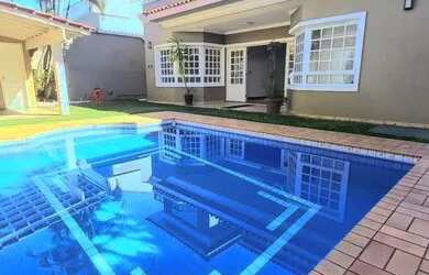 Imagem: A casa em condomínio possui 4 Dormitórios, 5 Banheiros, 5