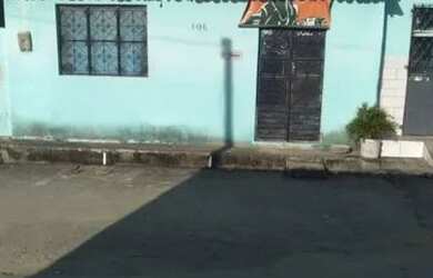 Imagem: A casa possui 4 Dormitórios, 1 Banheiro e está localizado