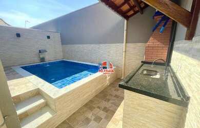 Imagem: A casa possui 2 Dormitórios, 2 Banheiros, 2 Vagas na garagem