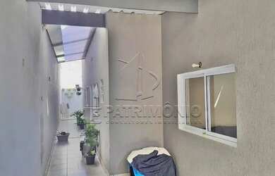 Imagem: A casa possui 3 Dormitórios, 2 Banheiros, 121m² de Área e