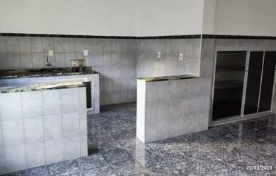 Imagem: A casa possui 1 Dormitório, 1 Banheiro, 1 Vaga na garagem