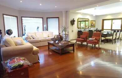 Imagem: A casa possui 4 Dormitórios, 5 Banheiros, 5 Vagas na garagem