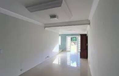 Imagem: A casa possui 3 Dormitórios, 4 Banheiros, 2 Vagas na garagem