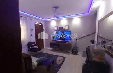 Imagem: A casa possui 2 Dormitórios, 3 Banheiros, 1 Vaga na garagem