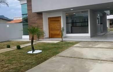 Imagem: A casa possui 3 Dormitórios e 2 Banheiros e está localizado