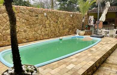 Imagem: A casa em condomínio possui 4 Dormitórios, 3 Banheiros, 2