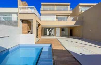 Imagem: A casa em condomínio possui 3 Dormitórios, 3 Banheiros, 3