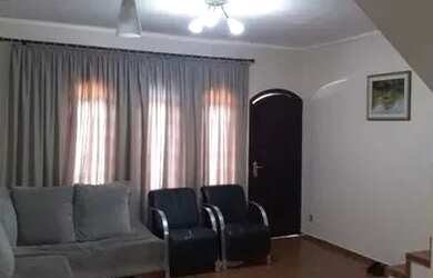 Imagem: A casa possui 4 Dormitórios, 4 Banheiros, 2 Vagas na garagem