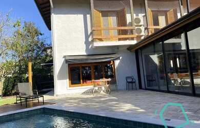 Imagem: A casa em condomínio à venda possui 5 Dormitórios, 5 Banheiros