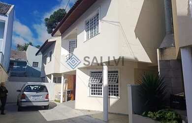 Imagem: A casa possui 3 Dormitórios, 2 Banheiros, 1 Vaga na garagem