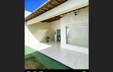 Imagem: A casa possui 3 Dormitórios, 1 Banheiro, 2 Vagas na garagem