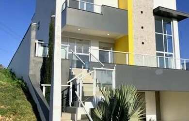 Imagem: A casa em condomínio possui 3 Dormitórios, 2 Banheiros, 5