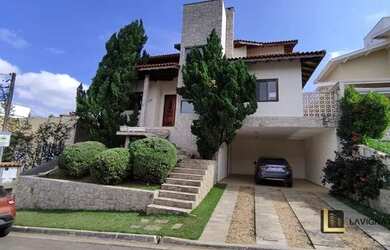 Imagem: A casa em condomínio possui 4 Dormitórios, 5 Banheiros, 4