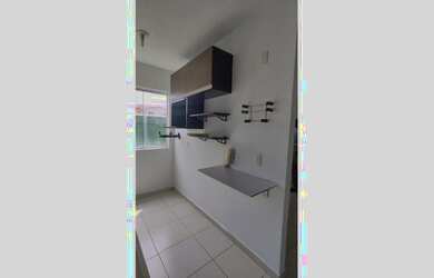 Imagem: O apartamento e possui 2 Dormitórios, 1 Banheiro, 1 Vaga na