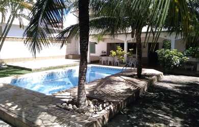 Imagem: A casa possui 3 Dormitórios e 4 Vagas na garagem e está localizado