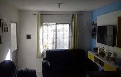 Imagem: A casa possui 3 Dormitórios e 2 Banheiros e está localizado