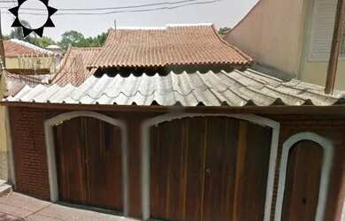 Imagem: A casa possui 2 Dormitórios, 1 Banheiro, 3 Vagas na garagem