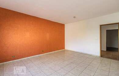 Imagem: A casa possui 3 Dormitórios, 2 Banheiros, 3 Vagas na garagem