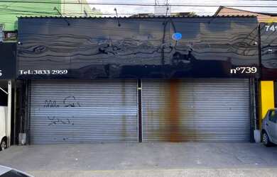 Imagem: O depósito para alugar possui 5 Vagas na garagem e 430m² de