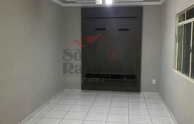 Imagem: A casa possui 3 Dormitórios, 2 Banheiros, 2 Vagas na garagem