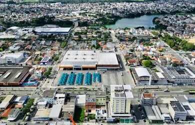 Imagem: A casa possui 4 Dormitórios, 3 Banheiros, 2 Vagas na garagem