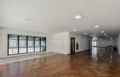 Imagem: O depósito possui 5 Vagas na garagem, 1.156m² de Área e