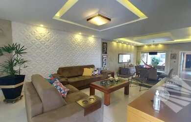 Imagem: A casa possui 4 Dormitórios, 2 Banheiros, 5 Vagas na garagem