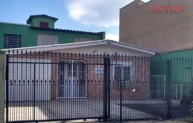 Imagem: A casa possui 5 Dormitórios, 3 Banheiros, 2 Vagas na garagem