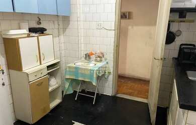Imagem 13: Excelente apartamento em estado original de 3 quartos, dependência completa...
