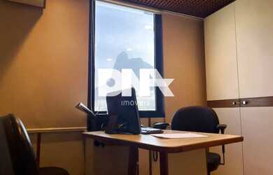 Imagem: O depósito possui 1 Vaga na garagem, 47m² de Área e está