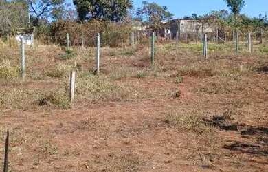 Imagem: O terreno possui 300m² de Área e está localizado em Mateus