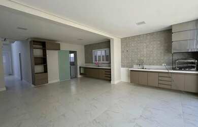 Imagem: A casa em condomínio possui 3 Dormitórios, 5 Banheiros, 4