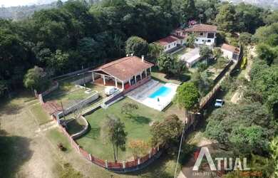 Imagem: A casa possui 4 Dormitórios, 3 Banheiros, 5 Vagas na garagem