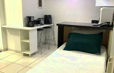 Imagem: O apartamento possui 1 Dormitório, 1 Banheiro, 1 Vaga na garagem