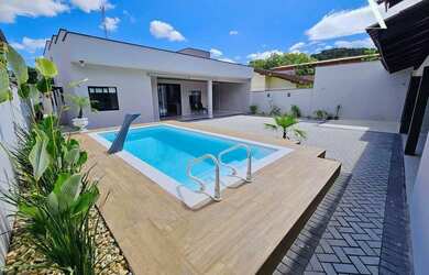 Imagem 2: Casa Plana de Alto Padrão com Piscina no bairro glória emJoinville /...