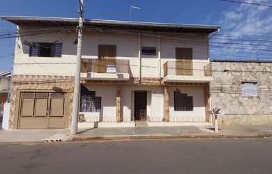 Imagem: A casa possui 3 Dormitórios, 3 Banheiros e está localizado