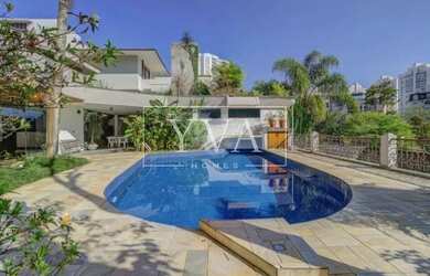 Imagem: A casa possui 4 Dormitórios, 5 Banheiros, 5 Vagas na garagem