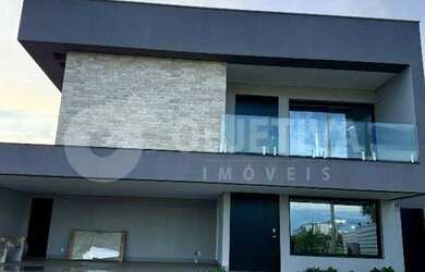 Imagem: A casa em condomínio possui 4 Dormitórios, 5 Banheiros, 4