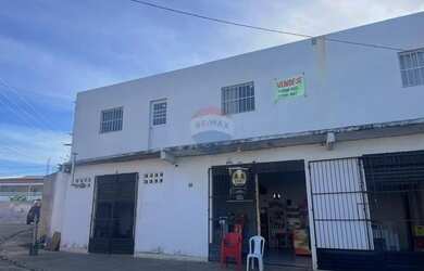 Imagem: A casa possui 2 Dormitórios, 2 Banheiros, 400m² de Área e