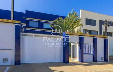 Imagem: A casa em condomínio possui 1 Dormitório, 3 Banheiros, 1 Vaga