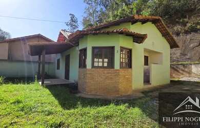 Imagem: Casa linear com 3 quartos sendo uma suíte, apenas à 950 metros