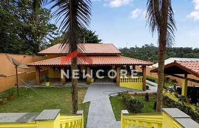 Imagem: A casa em condomínio possui 4 Dormitórios, 3 Banheiros, 2