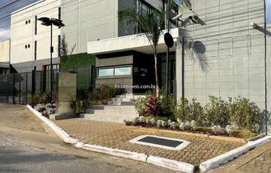 Imagem: O depósito possui 5 Vagas na garagem, 6140m² de Área e está